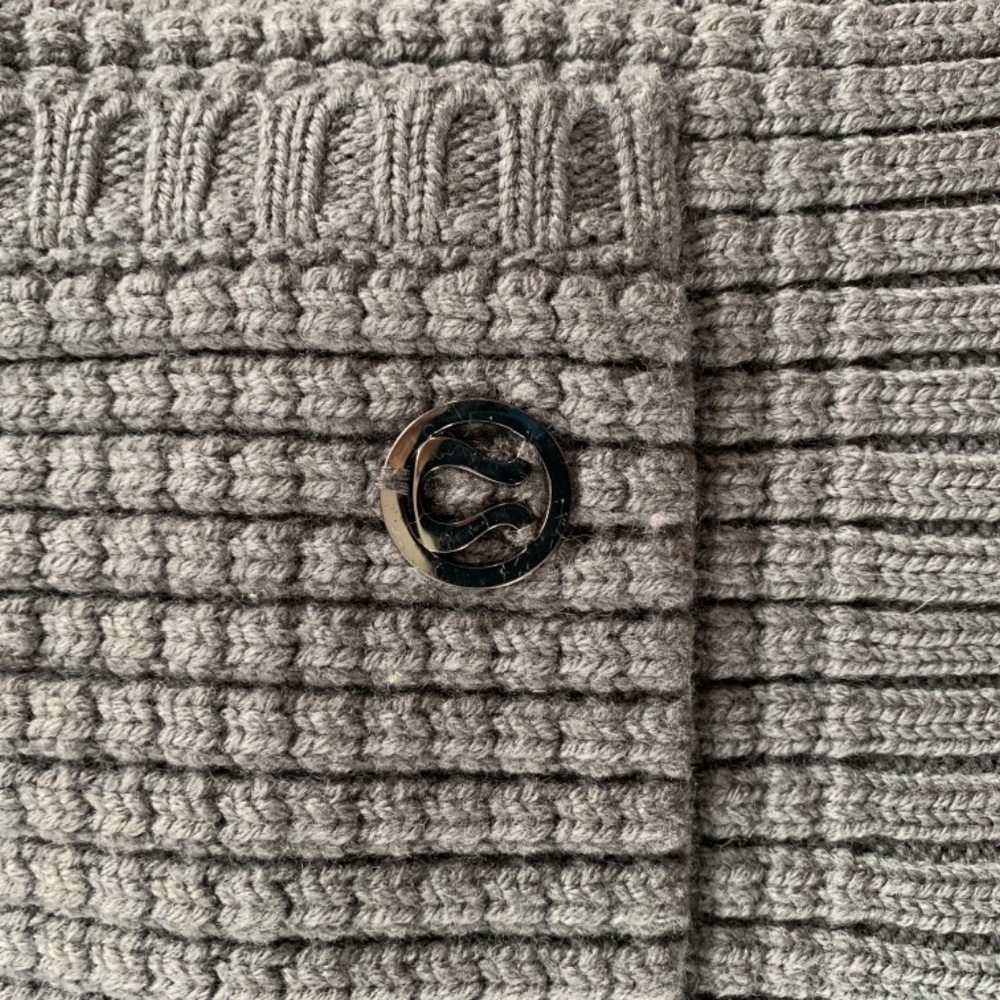 Lululemon gray Scarf and Toque - Picture 2 of 3